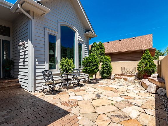5th image of 721 Bittersweet Cove Dr