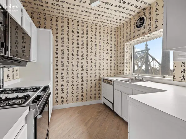 425 East 58th Street image 4 of 10