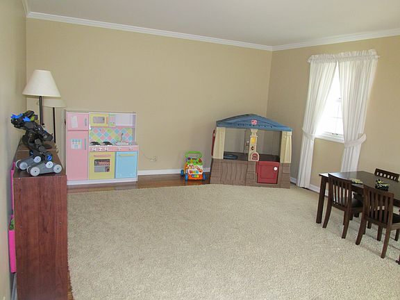 5th image of 2136 Mayfair Dr