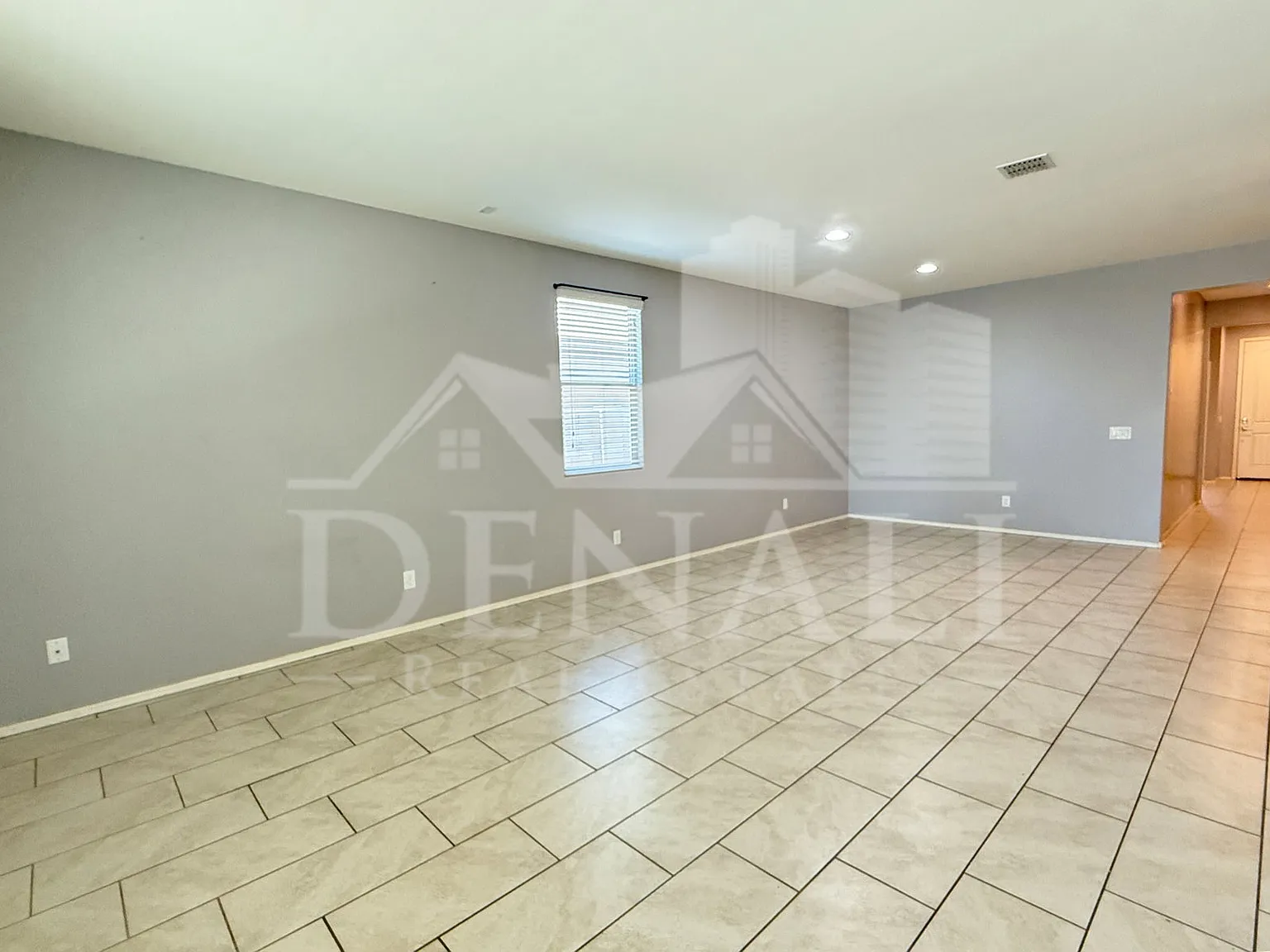 3 bed, 2.0 bath, 1905 sqft, $2,050 — Photo 4