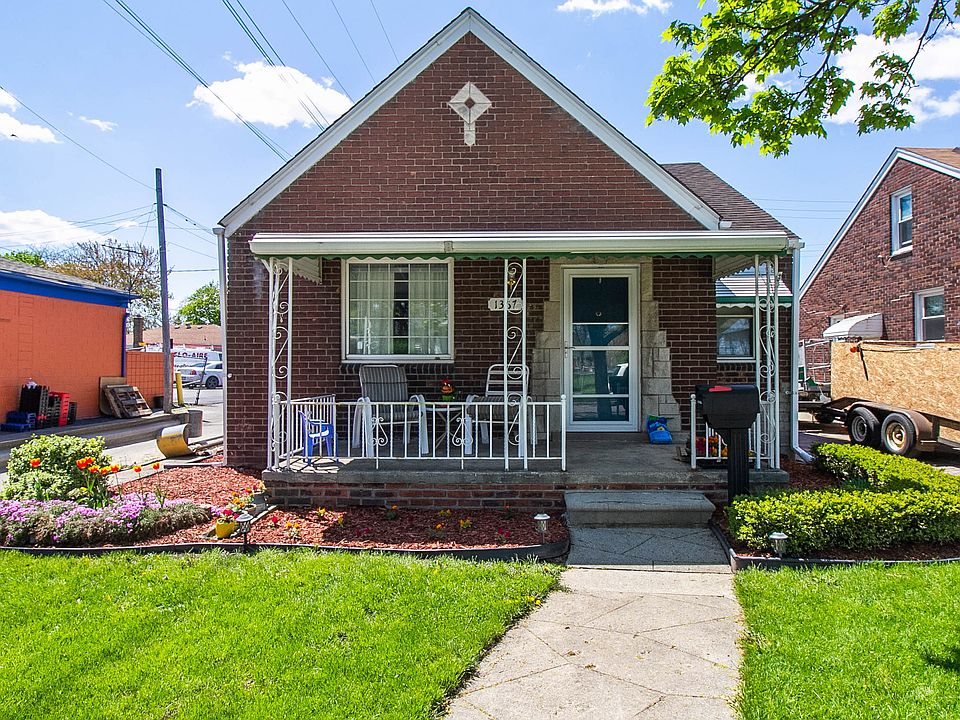 1st image of 1367 Garfield Ave