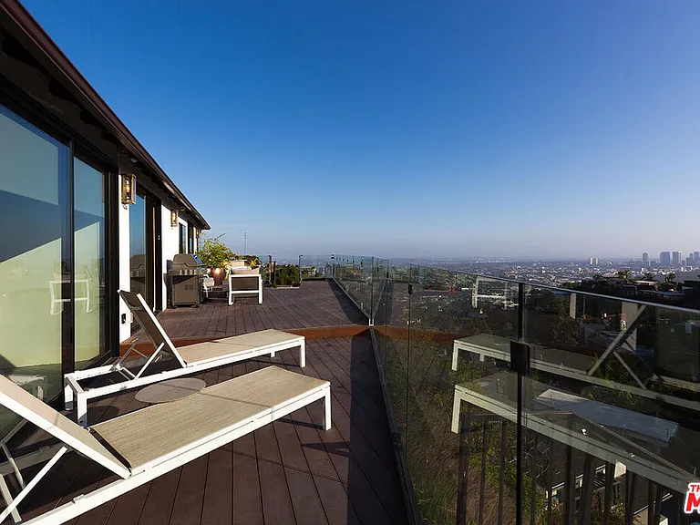 1733 Sunset Plaza Dr — Photo 30