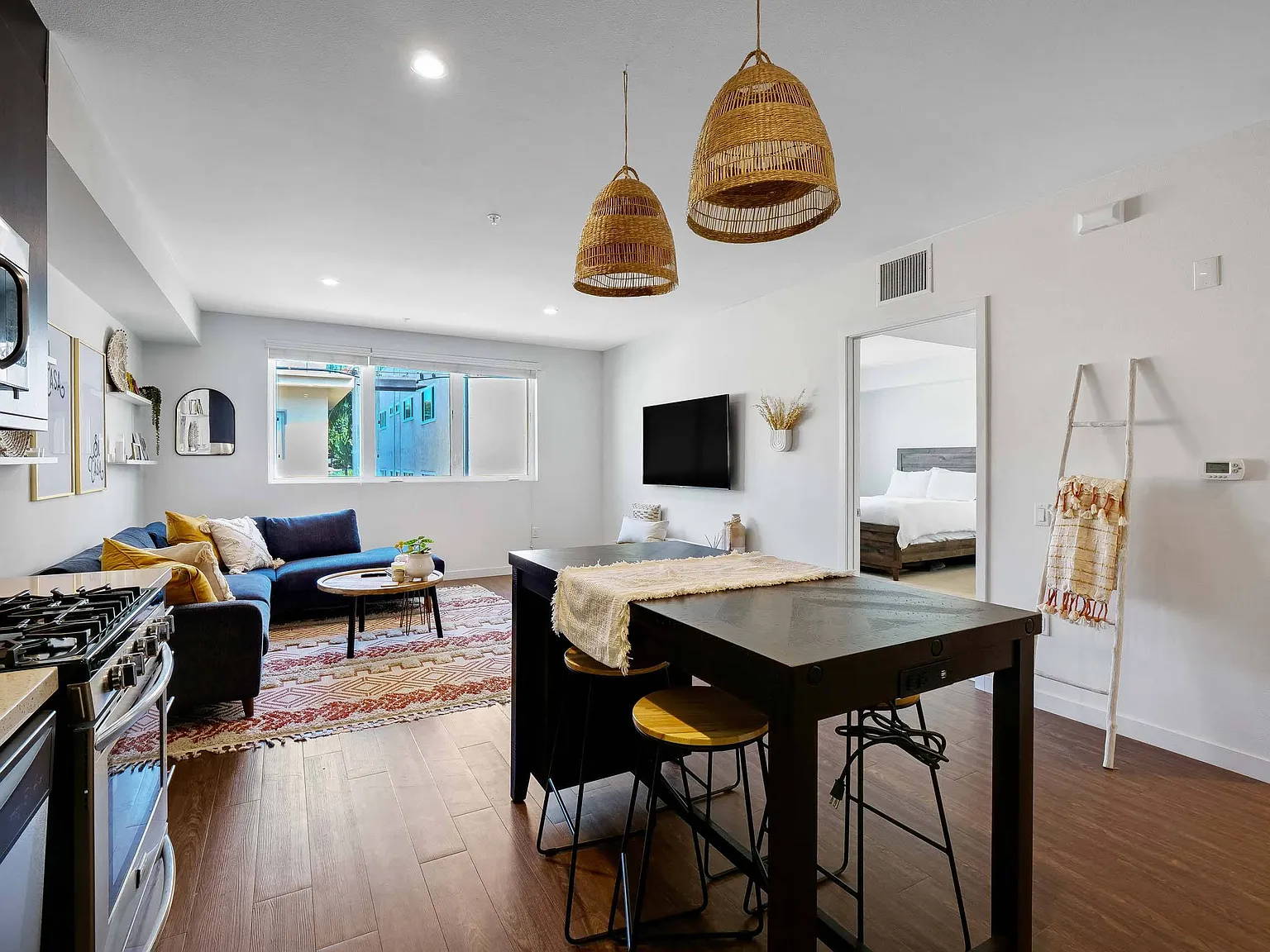 The Metropolitan at Larchmont Village — Photo 2