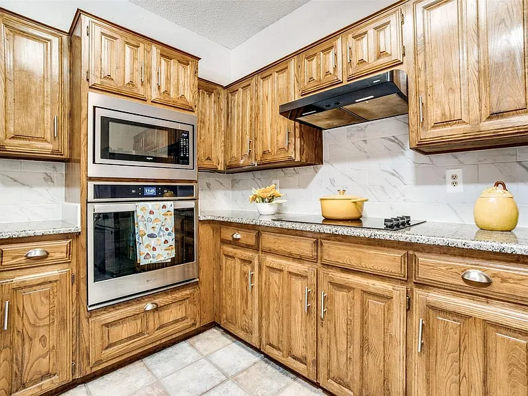 3321 Hazlewood Ct — Photo 18
