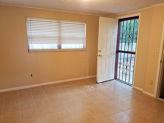 3rd image of 5623 Silverdale Ave