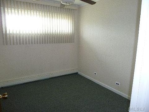 5th image of 224 Wyona Ave
