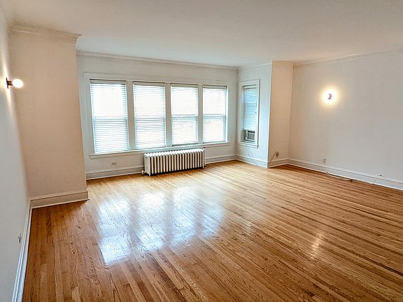 2nd image of 4011 N Avers Ave #3
