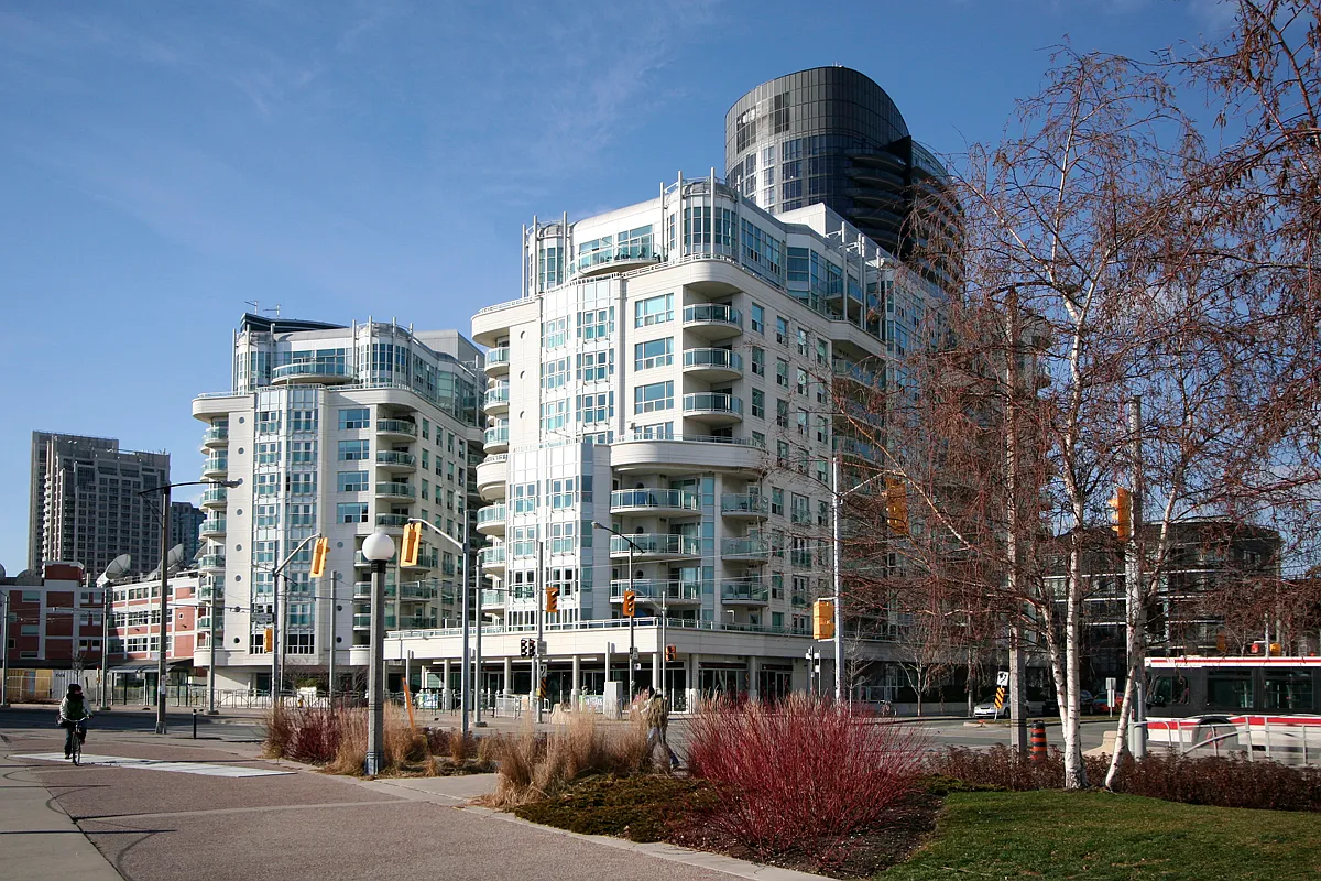 600 Queens Quay W #328 photo 1