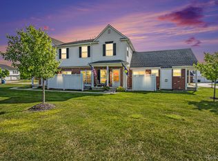 1302 Riversedge Dr, Saline, MI 48176