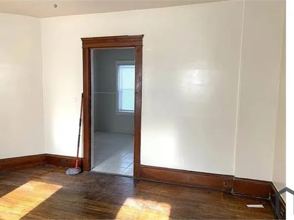 3688 E 59th St, Cleveland, OH 44105