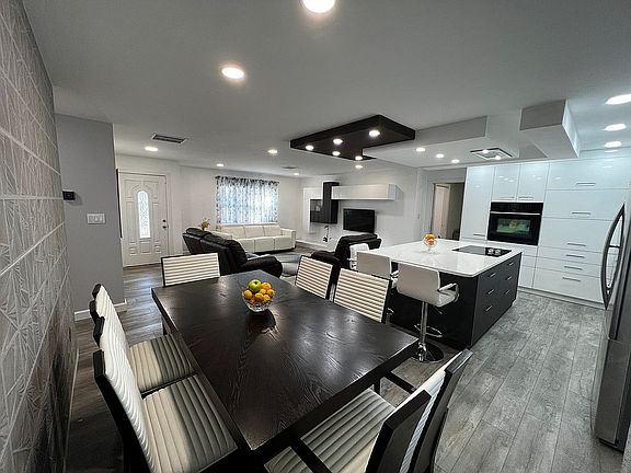 4th image of 3934 Marlborough Pl