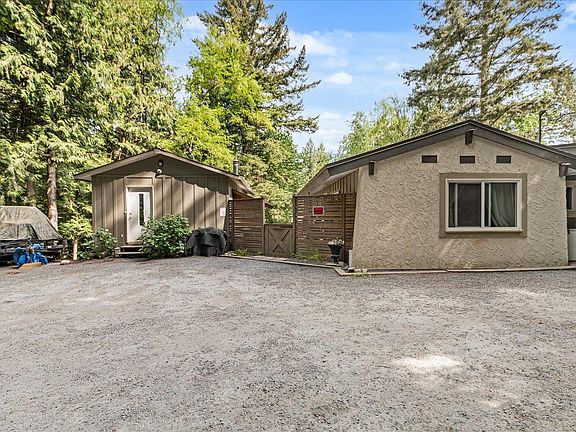 3rd image of 46675 Extrom Rd