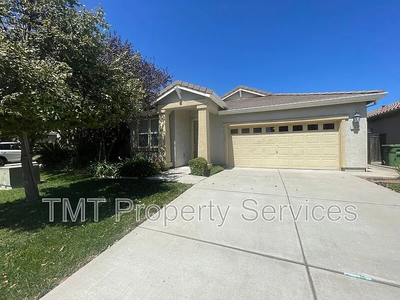 3 bed, 2.0 bath, 1600 sqft, $2,520 — Photo 1