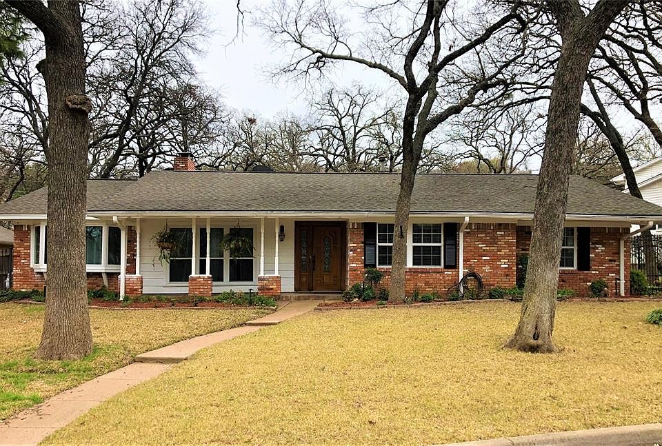 1st image of 2706 Oak Cliff Ln