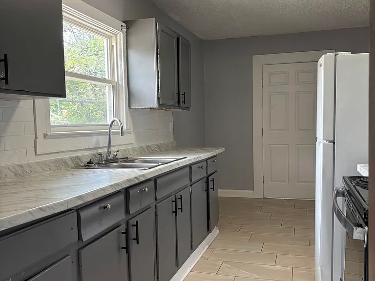 6632 Brooklyn Ave — Photo 7