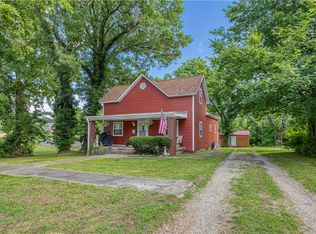 335 E 9th St, Baxter Springs, KS 66713