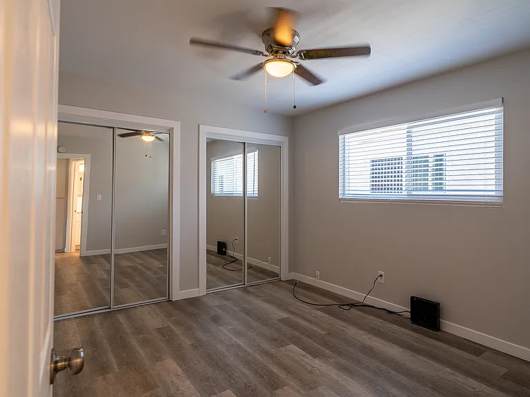Large Bedroom - Mirror Closet