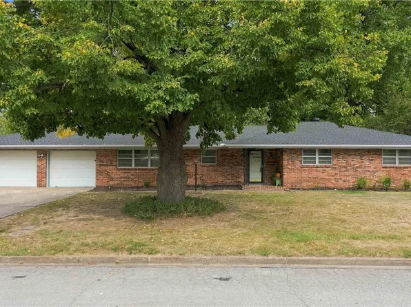 124 Rogers Circle Dr, Springdale, AR 72764