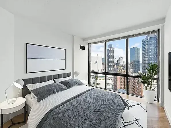 360 East 57th Street image 4 of 15