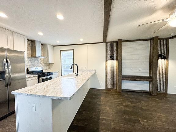 2nd image of 875 W Grand River Ave #90