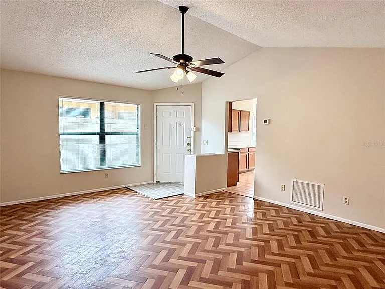1215 Creekbottom Cir — Photo 5