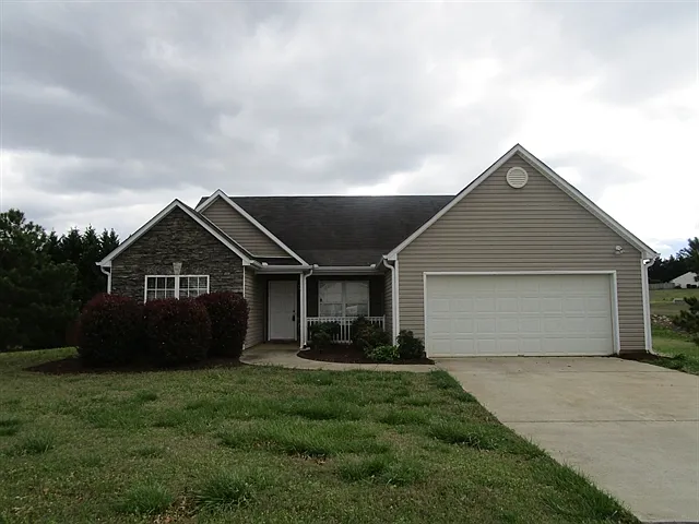 282 Rockingham Dr — Photo 1