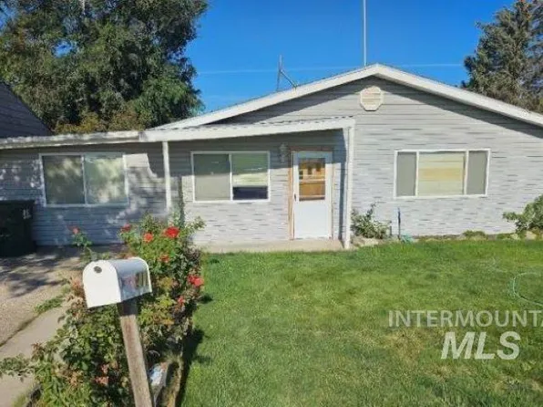 211 Randolph Ave, Melba, ID 83641