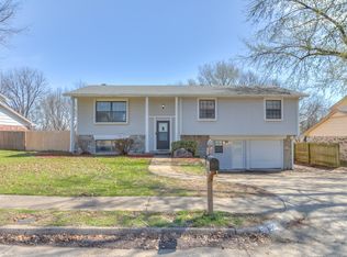 950 Lariat Dr, Bartlesville, OK 74006