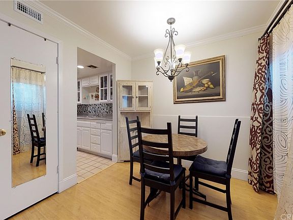 4th image of 11818 Moorpark St Unit E
