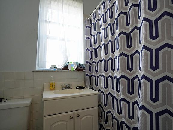 4th image of 1842 Commonwealth Ave #18