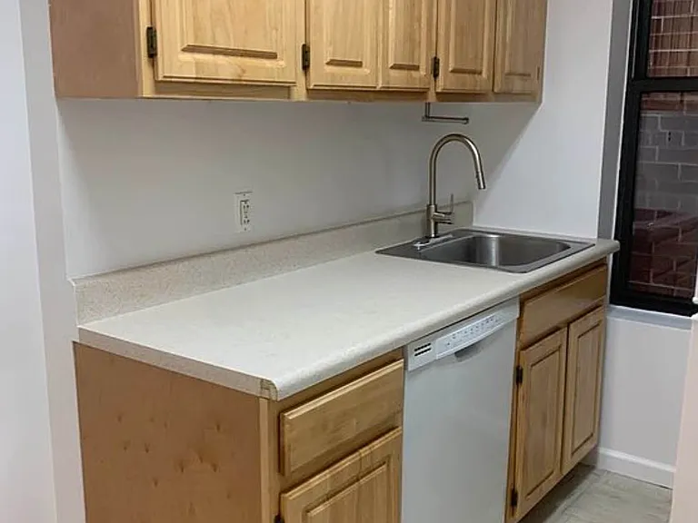 440 E 6th St #3A — Photo 9