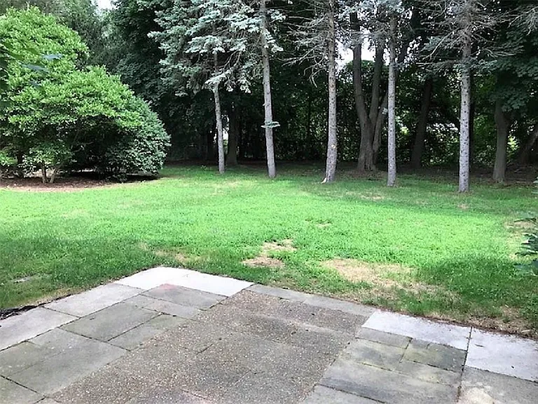 8 Butternut Dr — Photo 2