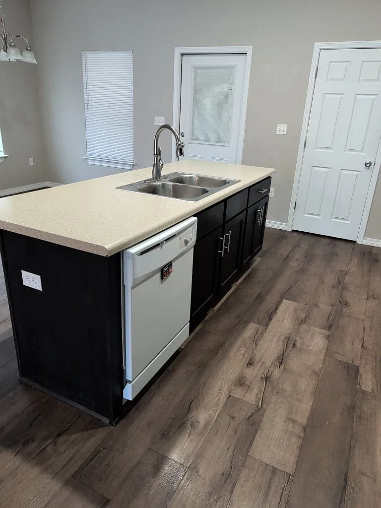 714 Robinson Avenue — Photo 1