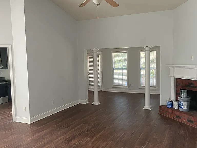 1054 Blakewood Ct — Photo 2