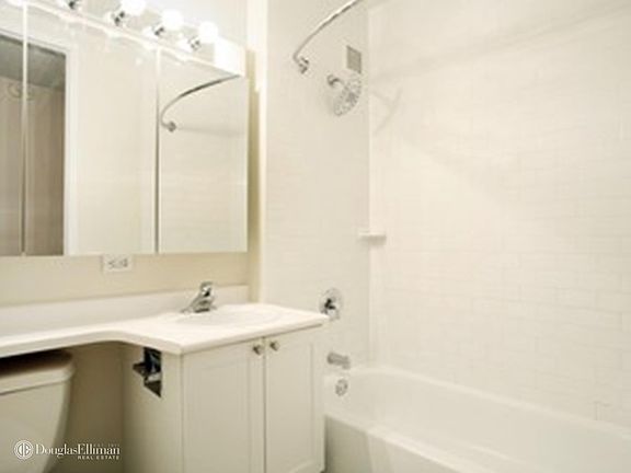 3rd image of 88 Greenwich St APT 507