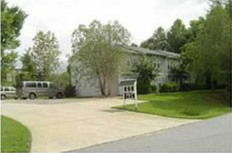 2 Bedroom Townhouse in Concord — Photo 3