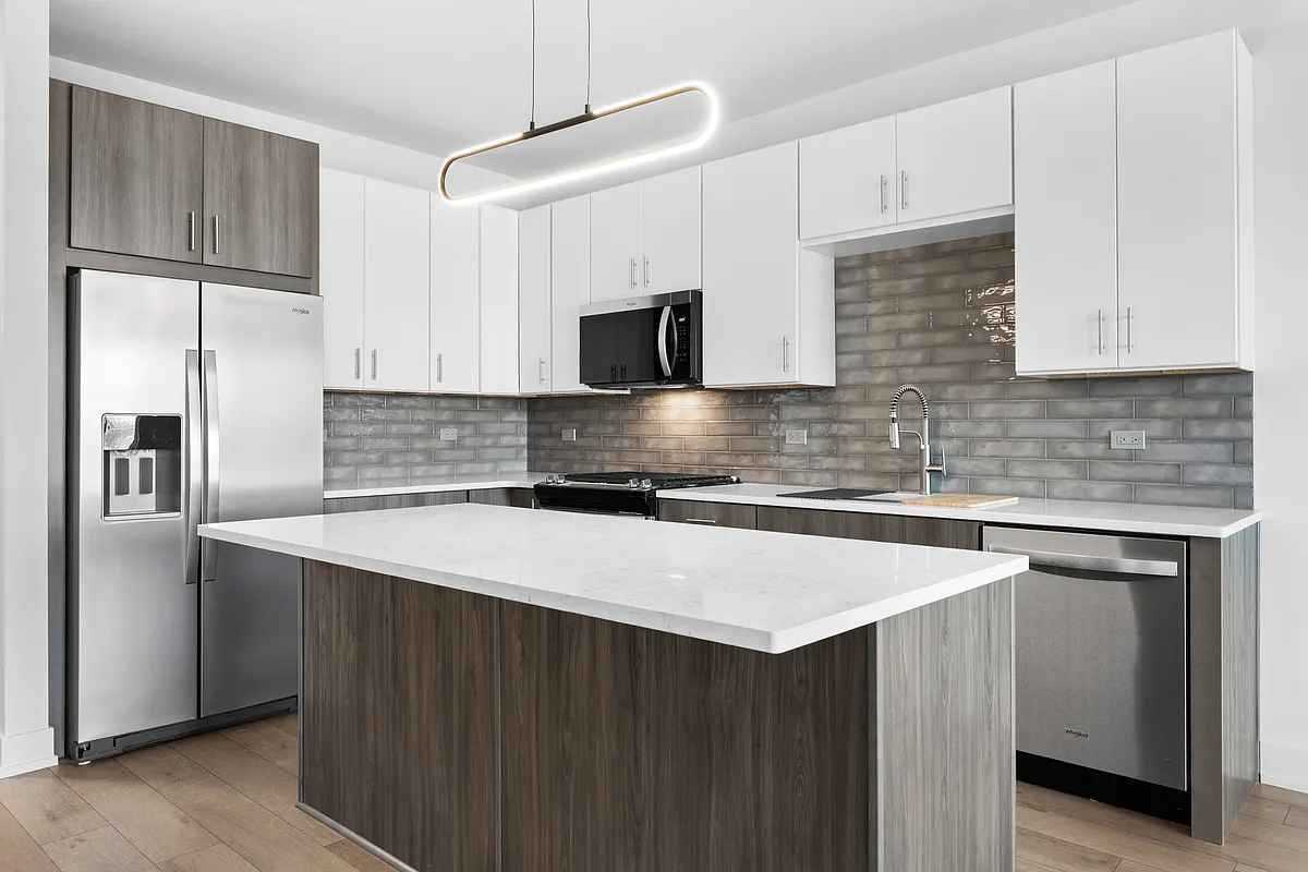 Building Photo - 27 W Park Blvd #203