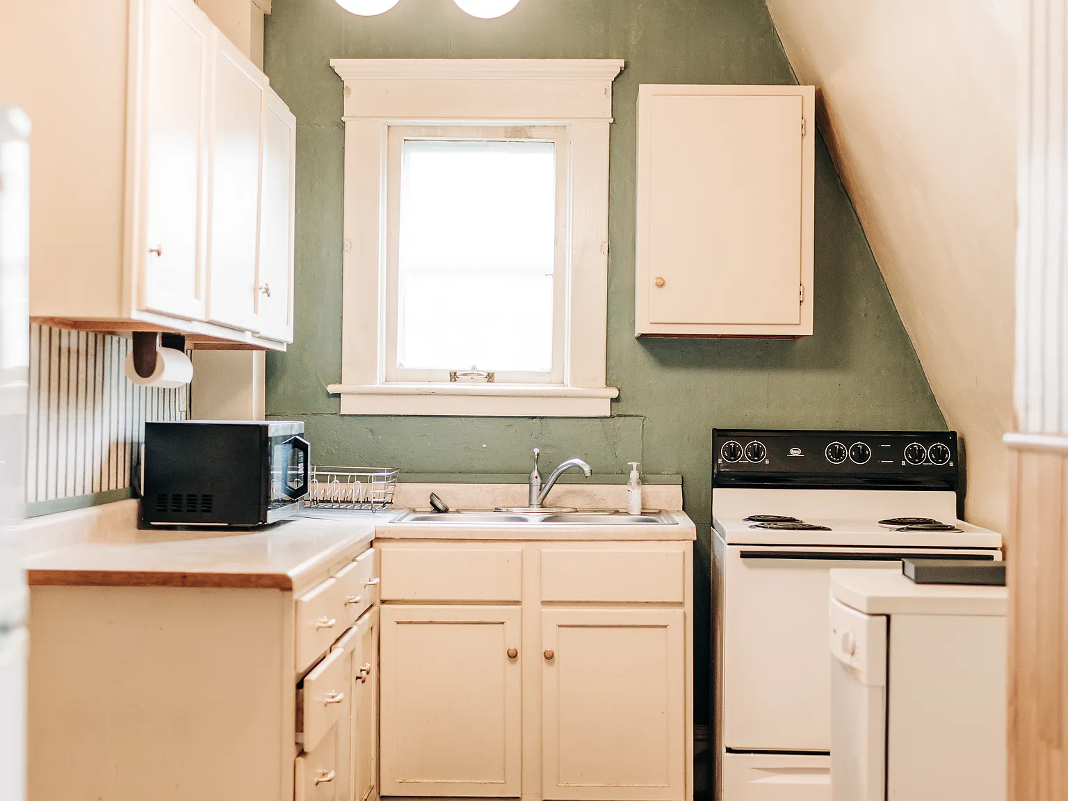 1 bed, 700 sqft, $1,200 — Photo 3