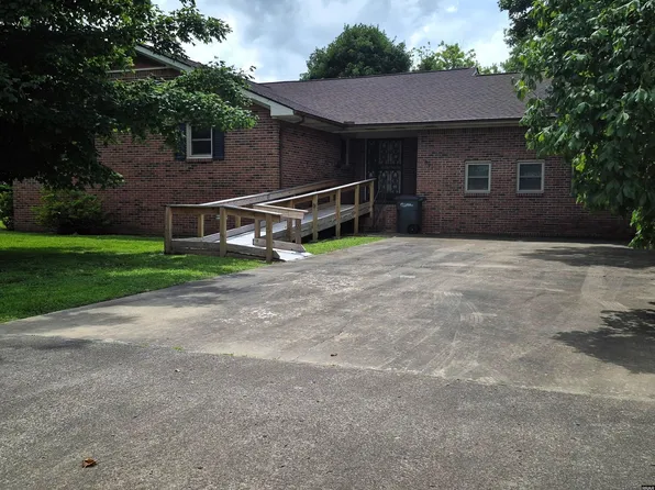 325 S 5th St, Union City, TN 38261