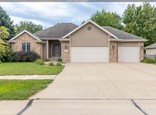 500 Oxbow Trl, Dakota Dunes, SD 57049
