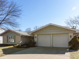 1409 Bladon Rd, Schaumburg, IL 60195