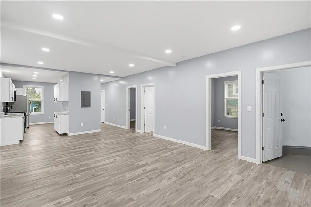 3 bed, 1.0 bath, 1470 sqft, $2,500 — Photo 3