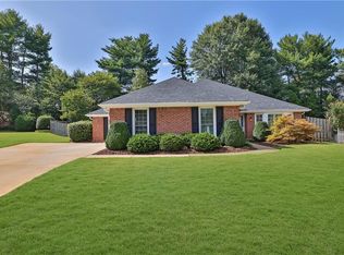 210 Stepping Stone Dr, Alpharetta, GA 30004