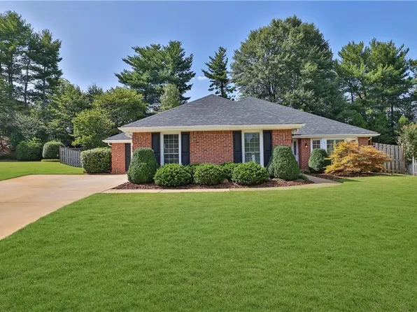 210 Stepping Stone Dr, Alpharetta, GA 30004