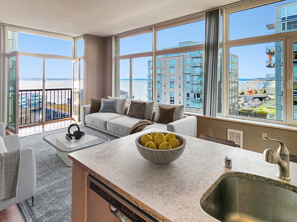 West facing views of Elliott Bay