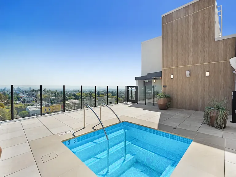 1511 N Fairfax Ave — Photo 5