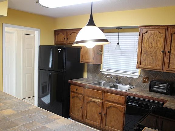3rd image of 206 Weatherwood Dr #39