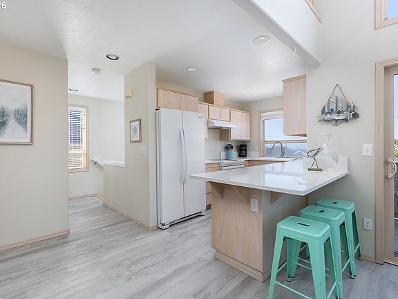 5th image of 2260 SW Bard Rd