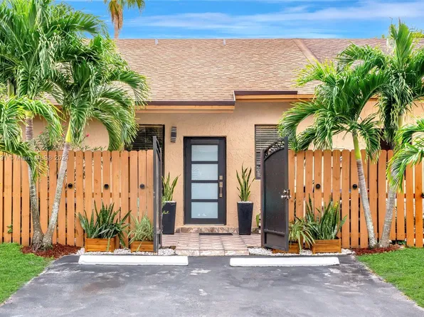 6708 NW 193rd Ln, Hialeah, FL 33015