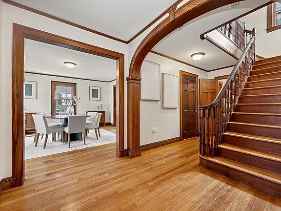 3rd image of 15 Eden St